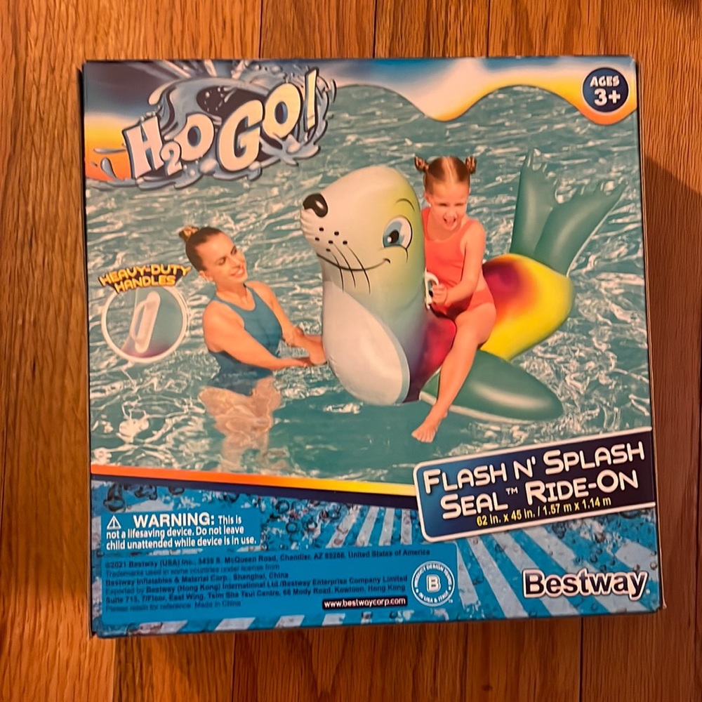 BestWay (H2O GO) FLASH N’ SPLASH SEAL RIDE ON with heavy duty handles.